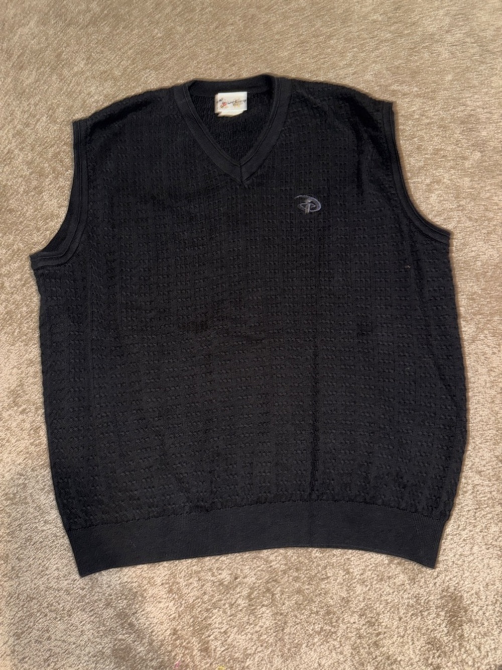 Disney WDW Black V-Neck Sleeveless Golf Sweater Vest - XL. B1